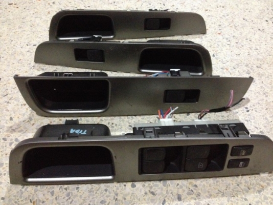 สวิตประตู NISSAN TIDA ครบชุด4บานของเก่าญี่ปุ่นสภาพดี