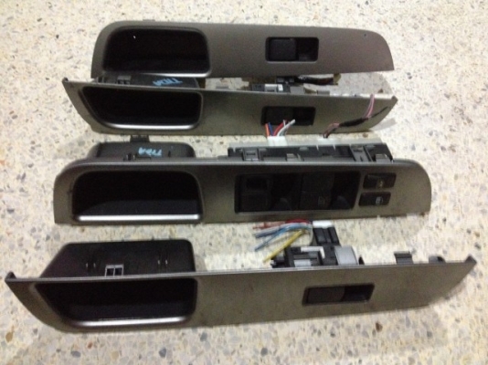 สวิตประตู NISSAN TIDA ครบชุด4บานของเก่าญี่ปุ่นสภาพดี