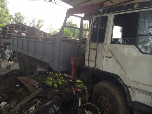 6ล้อติดเครนHINO KR360 ติดเครน3ตัน3ปลอก วางหัวเก๋งของมิตรซูฯ