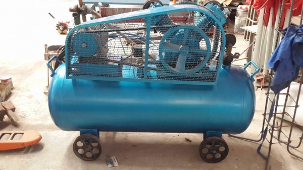 ปั๊มลม 260L Gesstech hitachi 3hp ปั๊มลม 260L Gesstech hitachi 3hp