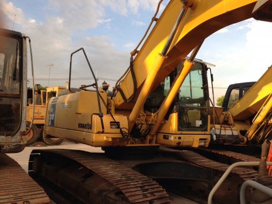 KOMATSU PC210LC(เท่ากับ 200-7)