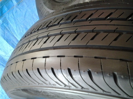 บริสโตน  205/70/15 กลางปี 12 ดอกหนาๆนุ่มๆ