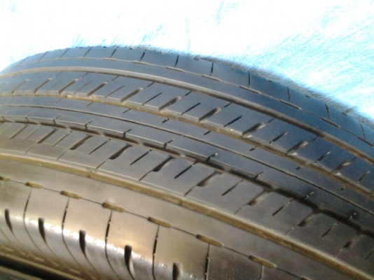 บริสโตน  205/70/15 กลางปี 12 ดอกหนาๆนุ่มๆ