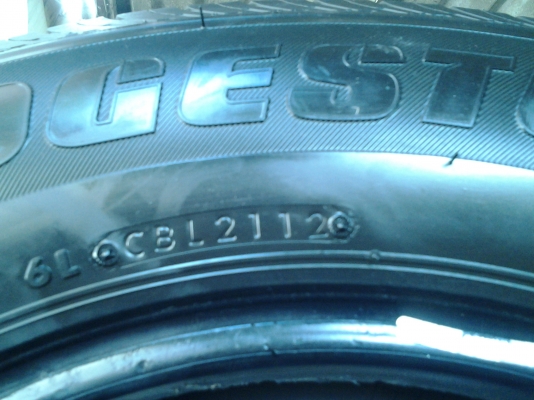 บริสโตน  205/70/15 กลางปี 12 ดอกหนาๆนุ่มๆ