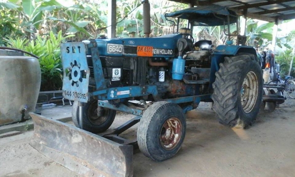 ***ขายแล้วครับขอบคุณ Truck2hand ขายรถไถเพลาเดียว ราคาเบาๆ FORD 6640 แท้ตัวเต็ม เครื่องเดิม เกียร์เดิม ปั้มเดิม เครื่อง ดีสตาร์ทติดง่าย แน่นดี แรงดี เกียร์ดีไม่หลุด ช่วงล่างได้ ปั้มดีแรง ทำงานดี คล่องตัว ท้ายดี ยกหางดีเร็ว ยางดี2เส้นพอใช2เส้น รถใช้งาน ทำงา