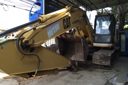 ขายรถแบคโคร CAT 320 รถพร้อมใช้เก็บใหม่หมด มีทะเบียน 850,000.-