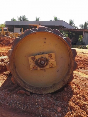 ขายล้อหนามรถบดสั่นสะเทือน