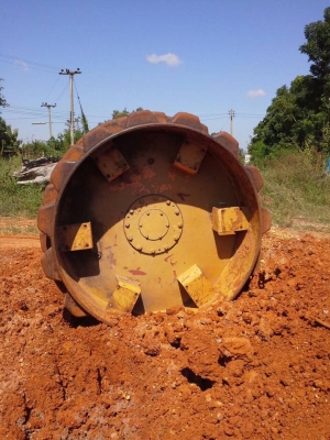 ขายล้อหนามรถบดสั่นสะเทือน