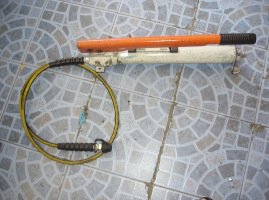 ขายปั๊มไฮดรอลิคมือโยกENERPAC W.P.700BAR/10000psi