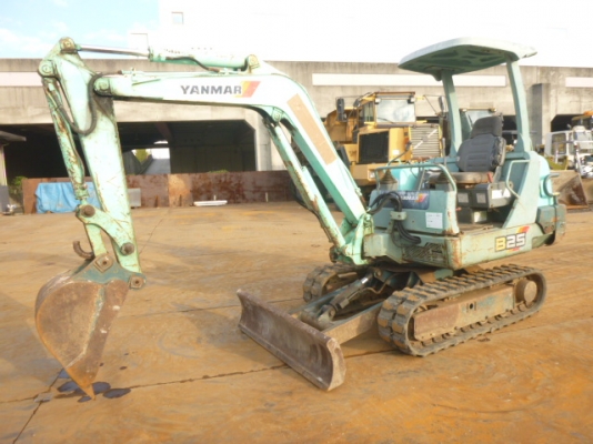 รถขุดเก่าญี่ปุ่น YANMAR B25-2 พร้อมบุ้งกี่ 2 ลูก + หัวคีบ