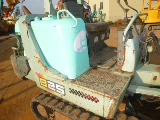 รถขุดเก่าญี่ปุ่น YANMAR B25-2 พร้อมบุ้งกี่ 2 ลูก + หัวคีบ