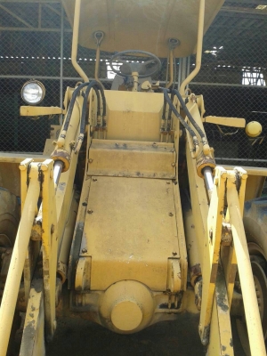 ขายด่วนครับ รถตักล้อยาง CATERILL AR 910 สภาพพร้อมใช้งานครับ