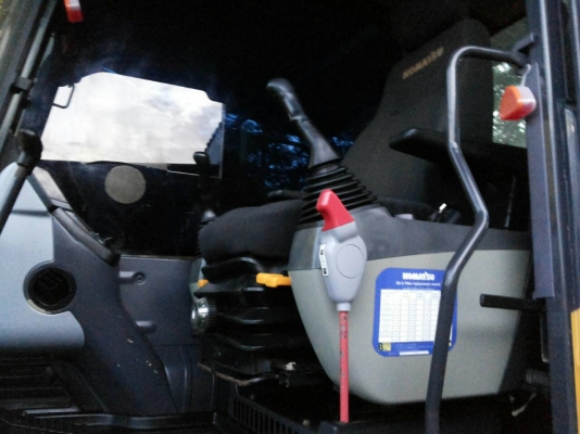 ขาย 200-8 ไฟฟ้าครบ เอวแน่น โซ่เต็ม ราคา 2,200,000 บาทต่อรอง ขาย 200-8 ไฟฟ้าครบ เอวแน่น โซ่เต็ม ราคา 2,200,000 บาทต่อรอง