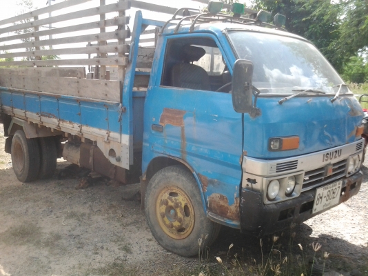 ขายตามสภาพรถอีซูซุTLเครื่อง100แรงฝาขาวภาษีขาดปี56