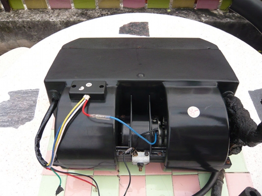 ขายตู้แอร์แขวนหน้าปรับได้แบบสองช่อง