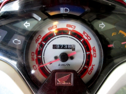 CLICK 110 i สีแดง รุ่นท๊อป ล้อแมกซ์  combibrake รถเดือน ตุลาคม ปี54 ไมล์ 8 พันโล ของแถม 2 รายการ 23900