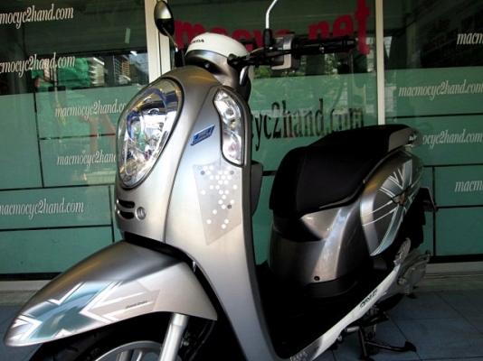 scoopy-i สีเทา รุ่นท๊อป ล้อแมกซ์ ระบบ combibrake รถเดือน พฤศจิกายน ปี 56 ไมล์ 4 พันโล แถม 2 รายการ 37900