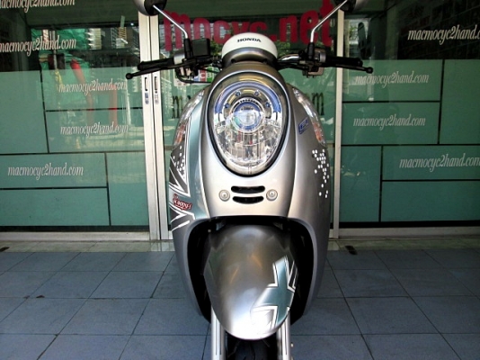 scoopy-i สีเทา รุ่นท๊อป ล้อแมกซ์ ระบบ combibrake รถเดือน พฤศจิกายน ปี 56 ไมล์ 4 พันโล แถม 2 รายการ 37900