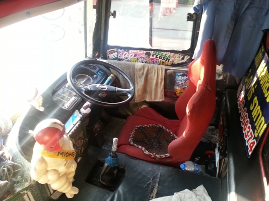 ขายรถบัสราคาถูก สนใจติดต่อ 0819219162