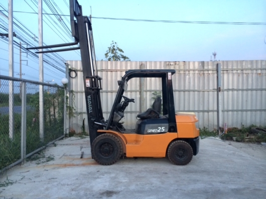 ขาย รถโฟล์คลิฟ TOYOTA 7FD25 ยก 2.5 ตัน รุ่น7 เกียร์AUTO ดีเซลเครื่อง2Z รถดี 275,000 บาท 094-4267888 จะเด็ด