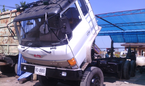 HINO FM 176  สิบล้อ 2 เพลา หัวคัสซี