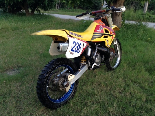 ธารนนทบุรี//ขาย suzuki rm250 รถแข่งแรงๆมันๆครับ สภาพแห้งๆ เครื่องท๊อกมาเต็ม ราคา 45,900 บาท อินวอยท์