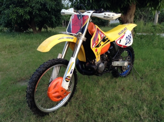 ธารนนทบุรี//ขาย suzuki rm250 รถแข่งแรงๆมันๆครับ สภาพแห้งๆ เครื่องท๊อกมาเต็ม ราคา 45,900 บาท อินวอยท์