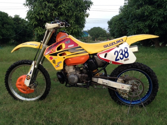 ธารนนทบุรี//ขาย suzuki rm250 รถแข่งแรงๆมันๆครับ สภาพแห้งๆ เครื่องท๊อกมาเต็ม ราคา 45,900 บาท อินวอยท์