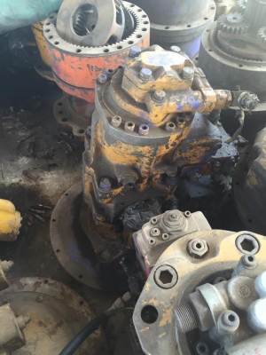 ปั้มไฮดรอลิค KOMATSU ใส่รถรุ่น PC150-3 , PC150-5   ของใน รับประกันสินค้า  ราคา 60,000 บาท