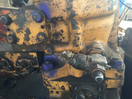 ปั้มไฮดรอลิค KOMATSU ใส่รถรุ่น PC150-3 , PC150-5   ของใน รับประกันสินค้า  ราคา 60,000 บาท