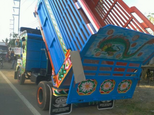 ขายอีแต๋น6ล้อดั้มเกษตร เครื่อง85แรง เกียร์ร็อค สโลร็อค ช่วงล่าง110 แคชซีหน้า6 เครื่อง4BA สภาพพร้อมใช้งาน เอกสารพร้อมโอน สนใจโทร 090-8588220คุณนะ ID:narong498 หรือ www.truck.in.th/498 หรือfb:ณรงค์ ซื้อขายรถมือสอง(เว็บไซต์ส่วนตัว)