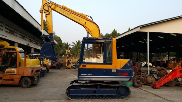 รถขุด KOMATSU รุ่น PC60-5- มือสองญี่ปุ่น สวย