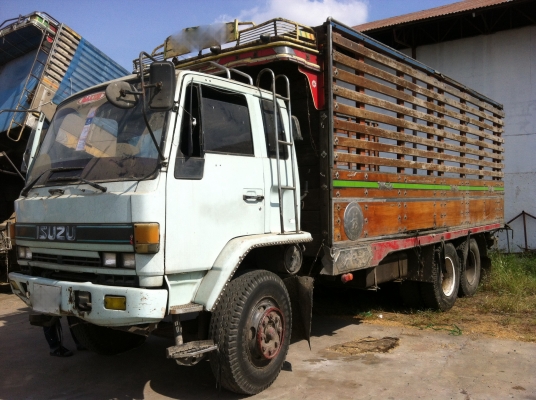 ขายรถ 10 ล้อ เพลาเดียว ISUZU นางฟ้า 195 กระบะคอกไม้้สูง อู่.ซุ่นชัย สภาพเดิมๆราคาย้อมๆสนใจโทร