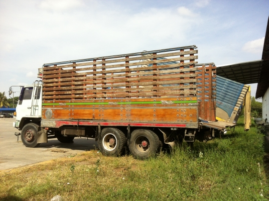 ขายรถ 10 ล้อ เพลาเดียว ISUZU นางฟ้า 195 กระบะคอกไม้้สูง อู่.ซุ่นชัย สภาพเดิมๆราคาย้อมๆสนใจโทร