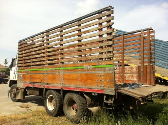 ขายรถ 10 ล้อ เพลาเดียว ISUZU นางฟ้า 195 กระบะคอกไม้้สูง อู่.ซุ่นชัย สภาพเดิมๆราคาย้อมๆสนใจโทร