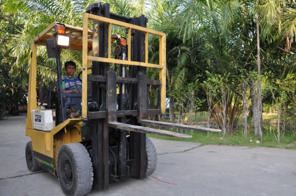 ขายFORKLIFT TCM1.5 -N17ตันครึ่งรุ่นใหม่ เสาทรูฟรี่เข้าตู้ได้ สภาพสวยเดิมจากญี่ปุ่นยังไม่เคยใช้านในไทย 125,000เท่านั้น!!!