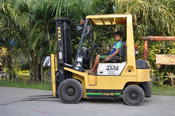 ขายFORKLIFT TCM1.5 -N17ตันครึ่งรุ่นใหม่ เสาทรูฟรี่เข้าตู้ได้ สภาพสวยเดิมจากญี่ปุ่นยังไม่เคยใช้านในไทย 125,000เท่านั้น!!!