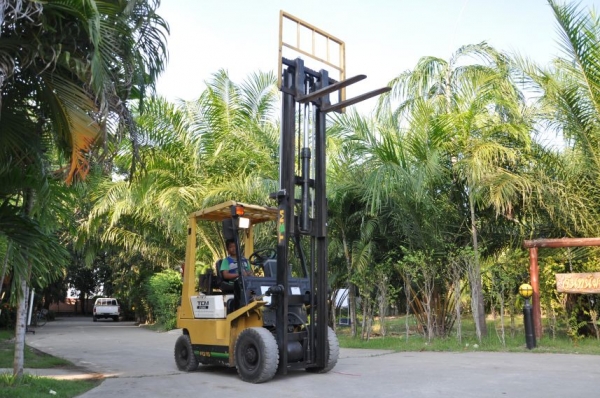 ขายFORKLIFT TCM1.5 -N17ตันครึ่งรุ่นใหม่ เสาทรูฟรี่เข้าตู้ได้ สภาพสวยเดิมจากญี่ปุ่นยังไม่เคยใช้านในไทย 125,000เท่านั้น!!!