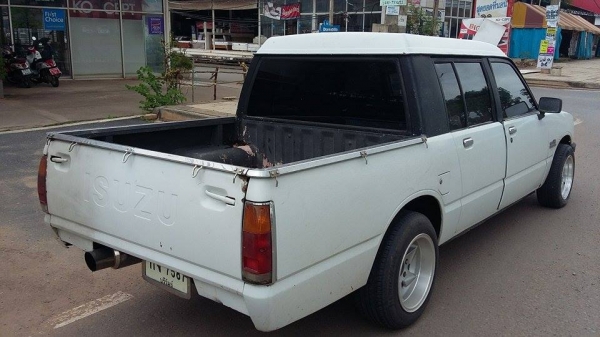 ขายอีซูซุKB2200ซีซี4ประตูเครื่องดีคันซีสวย ขี่ดีแอร์เย็นราคาถูก