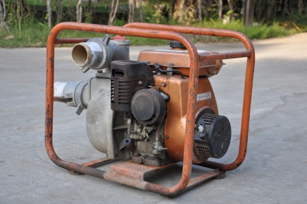 ขาย ปั้มน้ำติดเครื่องยนต์ KAWASAKI สภาพสวยเดิมจากญี่ปุ่น ยังไม่เคยใช้ในไทย 8,500 เท่านั้น!!