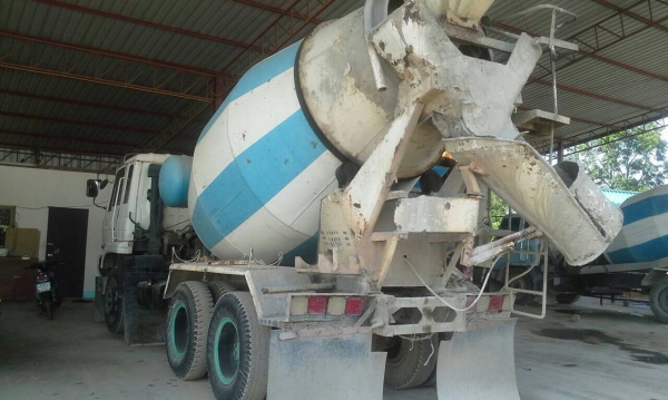 ขายรถโม้ปูน 10 ล้อ 2 เพลา NISSAN CWM430M โม้ 7 คิว ขายรวม 2 คัน ราคา 1650000 ต่อรอง ขายรถโม้ปูน 10 ล้อ 2 เพลา NISSAN CWM430M โม้ 7 คิว ขายรวม 2 คัน ราคา 1650000 ต่อรอง