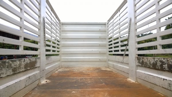 ขายดาวน์ Hino 6 ล้อ 175 แรง คอกเกษตรไม่ดั้ม 240,000 บาท ผ่อนต่อ 26,698