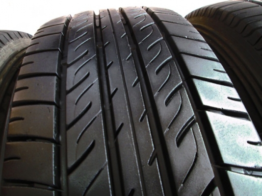 ขายยาง MICHELIN VANPIX 205-70-15 ปลายปี13 (1ชุด)