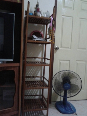 ขายชั้นวางของไม้ สูง 5 ชั้น สูง 150 cm.  ราคา 1,500 บาท