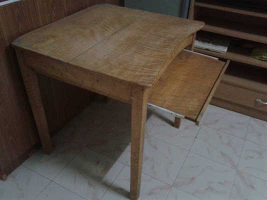 ขายโต๊ะคอมพิวเตอร์ไม้แท้ ราคา 1,500 บาท