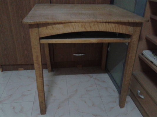 ขายโต๊ะคอมพิวเตอร์ไม้แท้ ราคา 1,500 บาท