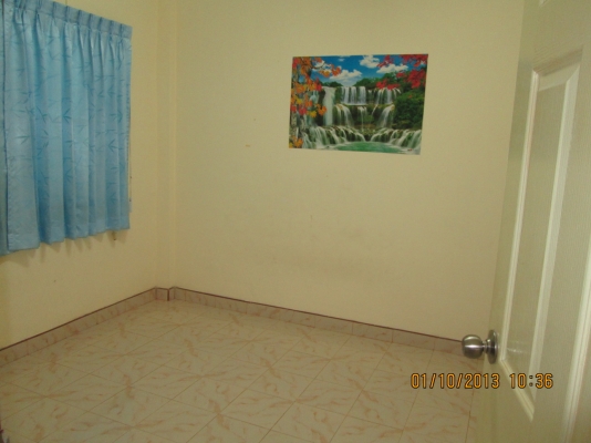 ขายทาวเฮ้าส์ชั้นเดียวในพานทอง ราคา 950000 บาท