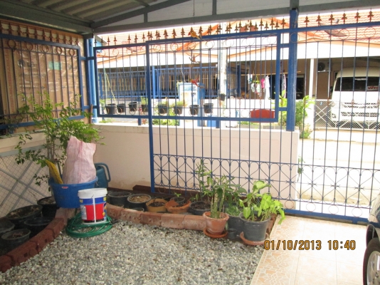 ขายทาวเฮ้าส์ชั้นเดียวในพานทอง ราคา 950000 บาท