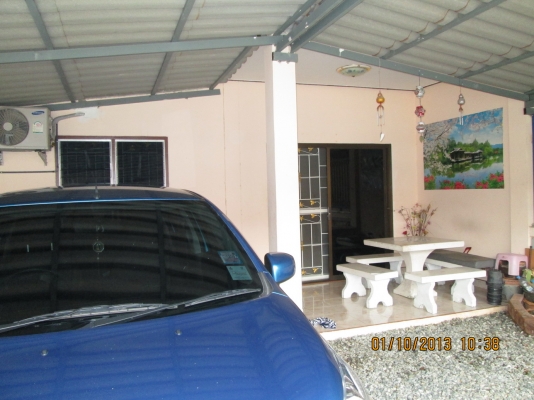 ขายทาวเฮ้าส์ชั้นเดียวในพานทอง ราคา 950000 บาท