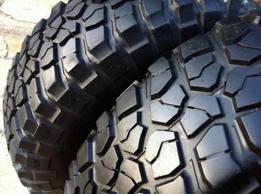 ขายยาง BF Goodrich Mud-Terrain KM2 ขนาด 265 75 r16 สวย